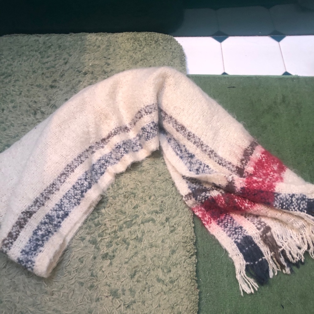 NWOT PLAID BLANKET SCARF